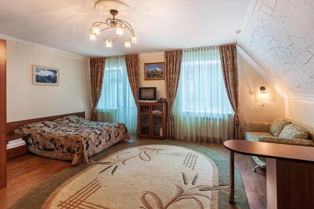 Kristall Hotel Dombaj Zewnętrze zdjęcie